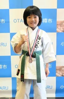 小樽ゆかりの画家・小寺健吉の油彩、市立美術館に 横浜の男性寄贈 従軍