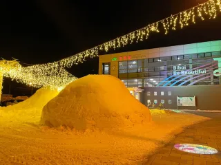 JR美唄駅・西口前広場、電飾華やか　数は昨冬の10倍に