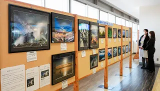 釧路空港の２階で行われている弟子屈フォトコンテストの入賞作品展