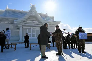 第63回もんべつ流氷まつり開幕　氷像「厳島神社」を展示　8日まで海洋公園で　「トム・ブラウン」のステージも