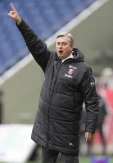 J1浦和、スコルジャ監督が続投　今季7位、ポーランド出身