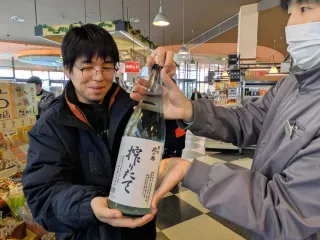 今年も早朝から争奪戦 北の勝「搾りたて」根室で発売 メルカリに出品も