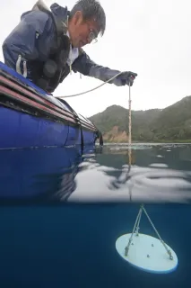 摩周湖で水質調査始まる　水温など計測　初めてハンター同行
