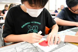 ちぎり絵でカラフル果実　岩内・木田金次郎美術館でワークショップ