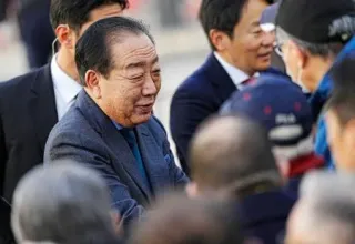 「政策前に」「緊張感を」　初の週末、党首訴えに市民