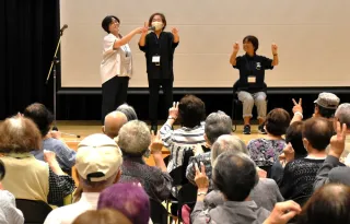 福祉まつり150人楽しむ　消防フェアで放水体験も　豊富