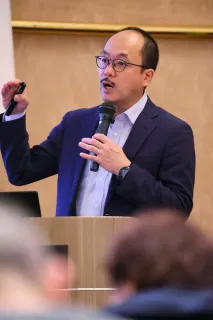 ヒグマ対策、ごみ管理を　酪農大・佐藤教授、道新政経懇で講演