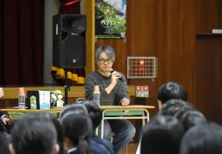 戦争の記憶、アニメ映画で後世に　北広島の試写会に原作者・武田一義さん　太平洋戦争の激戦地・ペリリュー島題材