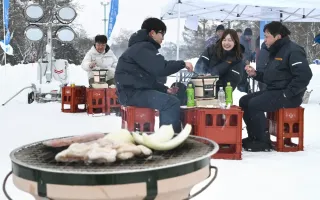 名物塩ホルモン、雪中で味わって　旭川で8日まで