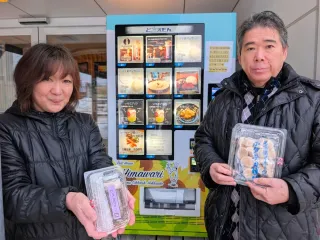 土産とスイーツ冷凍自販機で　雄武・レストハウスひまわり　道の駅とホテルに設置
