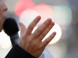 夫婦別姓47％、通称拡大43％　定数削減に反対52％