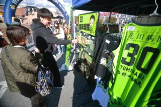 レバンガ　増える出張グッズ販売　首位攻防戦の宇都宮でも　富永人気、チーム好調を背景に