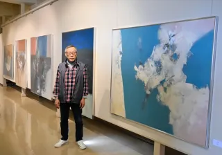 「心のほとばしり」抽象画に　岩見沢で永野曜一さん個展