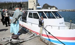 積丹の海で安全運航願う 水中展望船、今季25日から：北海道新聞デジタル
