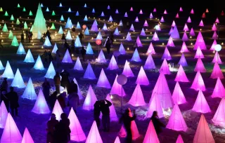 雪原華やか、音と光のショー　音更で「彩凛華」　LEDオブジェ320基　2月15日まで