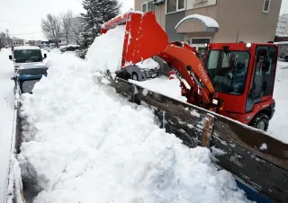 大雪　雄武、斜里で休校　留辺蘂降雪50センチ　交通機関に乱れ