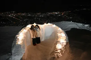 夜景と「ハート」共演　小樽雪あかりの路　天狗山に今年もオブジェ