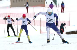 雪原疾走 応援が後押し 旭川クロカンスキーに300人：北海道新聞デジタル