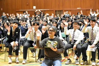 生徒「戦争は自分事」　北広島・東部中で「ペリリュー」試写会　エルフィンパークでパネル展も