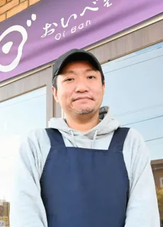＜函館＞おにぎりを手作りする米屋の店主　西川英さん（４２）