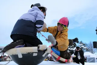 氷上の中華鍋相撲熱く　「しんとつかわ雪まつり」盛況
