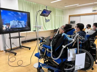ロボット遠隔操作、教室から雪まつり見学　札幌・手稲養護学校生