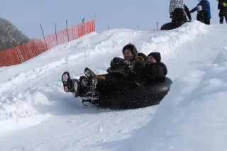 風雪なんの、雪遊びに夢中　上砂川冬まつり