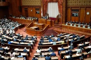 オンラインカジノの規制強化に向けた改正ギャンブル依存症対策基本法が可決、成立した参院本会議=18日午後