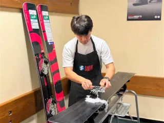 ＜ミラノ・コルティナ冬季五輪＞スノボ竹内智香の板、100％に仕上げる　長年サービスマンを務めた広瀬さん　８日、有終の美「見届けたい」