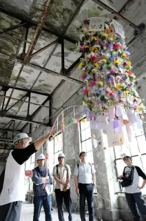 夕張の炭鉱遺産でアート展　旧北炭清水沢火力発電所　１００周年の第２期展