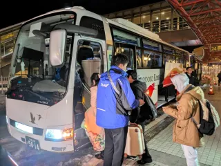 北海道エアポート、大雪混乱回避へ奔走　JRが用意しなかったバス、臨時手配　運賃徴収、列の整理も