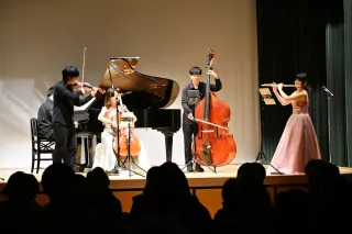 若手5人の音色、響きにうっとり　ニセコ「ミニケストラ」演奏会