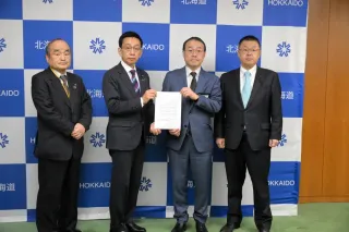 ヒグマ対策で河川の樹木伐採を　自民道連対策本部と砂利工業組合、北海道に要望