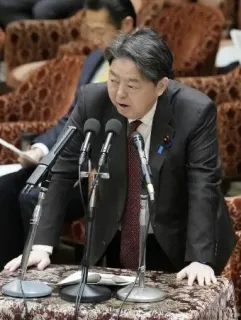 10日、衆院予算委で答弁する林芳正総務相