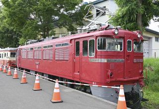 小樽市が車両全体を保存する方針を明らかにした市総合博物館本館の電気機関車「ＥＤ７５」。鉄道ファンには根強い人気がある 