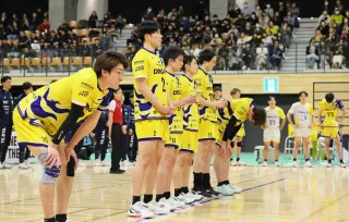 イエロースターズ、クボタに敗れ準優勝　バレーボールVリーグ・プレーオフ決勝