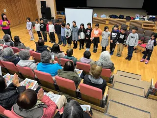 豊浦の見どころ　児童がPR　札幌からの観光客バスツアー