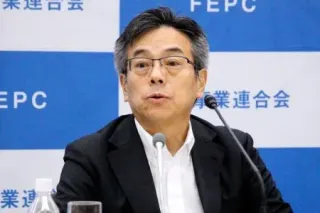 記者会見する電気事業連合会の林欣吾会長=18日午後、東京都千代田区