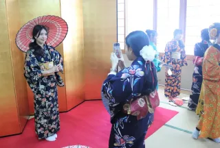 和服や正月飾り、日本文化楽しむ　雄武で国際交流フェス