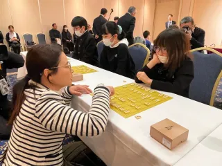 小中高生、憧れのプロ棋士に挑戦