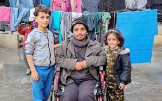 ガザ戦時下の身体障害者…5万人超が直面する困難　がれきでテントをつくる人も、戦闘開始4カ月の現実