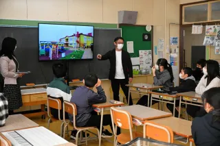 ビザなし交流　写真交え解説　元島民の子孫、別海・中春別小で授業