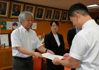 陸自戦車の公道走行中止を　平和団体など釧路市に要望書
