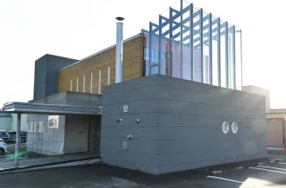 毛綱毅曠氏設計の建物を活用し、宿泊施設としてオープンする「霧ノ音」