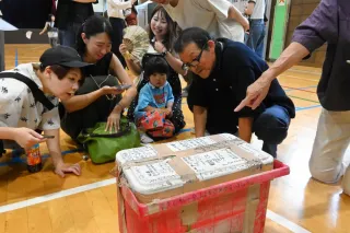夢は漫画家」自分からの手紙に笑顔 旭川台場小で26年前のタイム