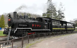 汽笛大音量、SL発進 三笠鉄道村で運行開始：北海道新聞デジタル