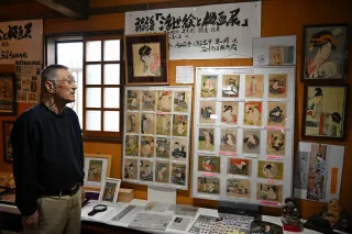 北斎や歌麿の世界 壁一面に 資料館「石狩尚古社」で「浮世絵と絵画展