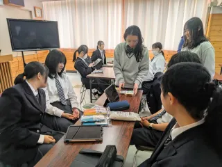 雄武高生の商品開発に助っ人　交流授業で美幌高生がアドバイス