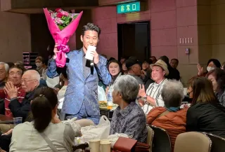 カラオケ自慢　声高らかに　雄武で演歌まつり　歌手・走さんのステージも