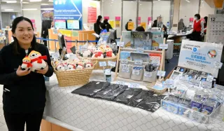 さっぽろ雪まつりグッズ、一足早くゲット　大通駅コンコースなどで販売